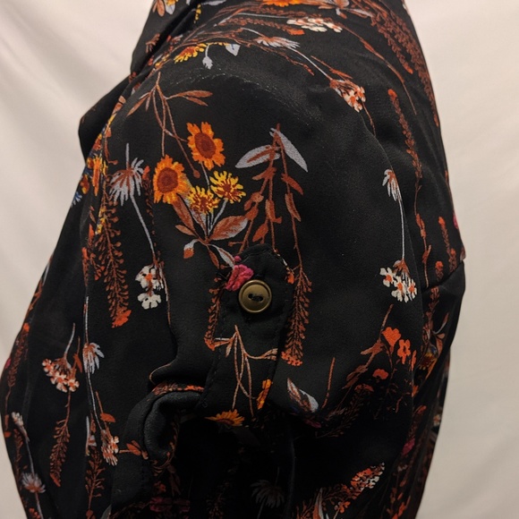 *2/$5 SALE!* Lilly White Floral Tunic Top (Size S) - Picture 3 of 5